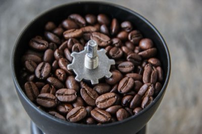 Guida 2025: scegliere tra macine coniche o piatte per il caffè