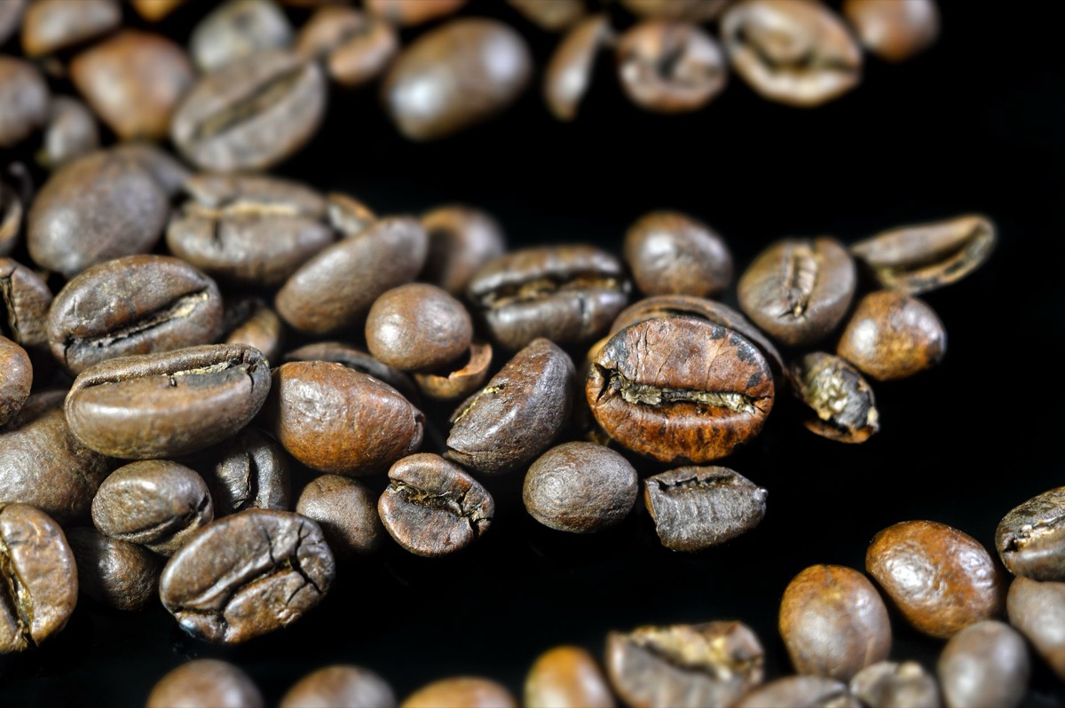Grãos de café torrados e frescor para extração perfeita
