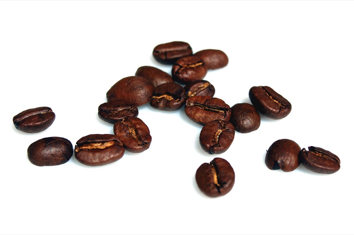 Coffee roasting machine with beans
