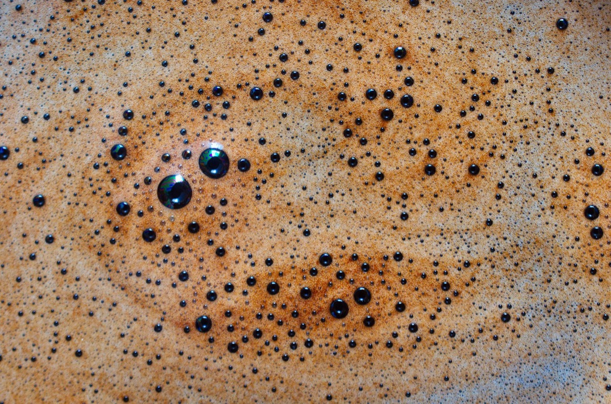 Dichte laag van crema op een espresso