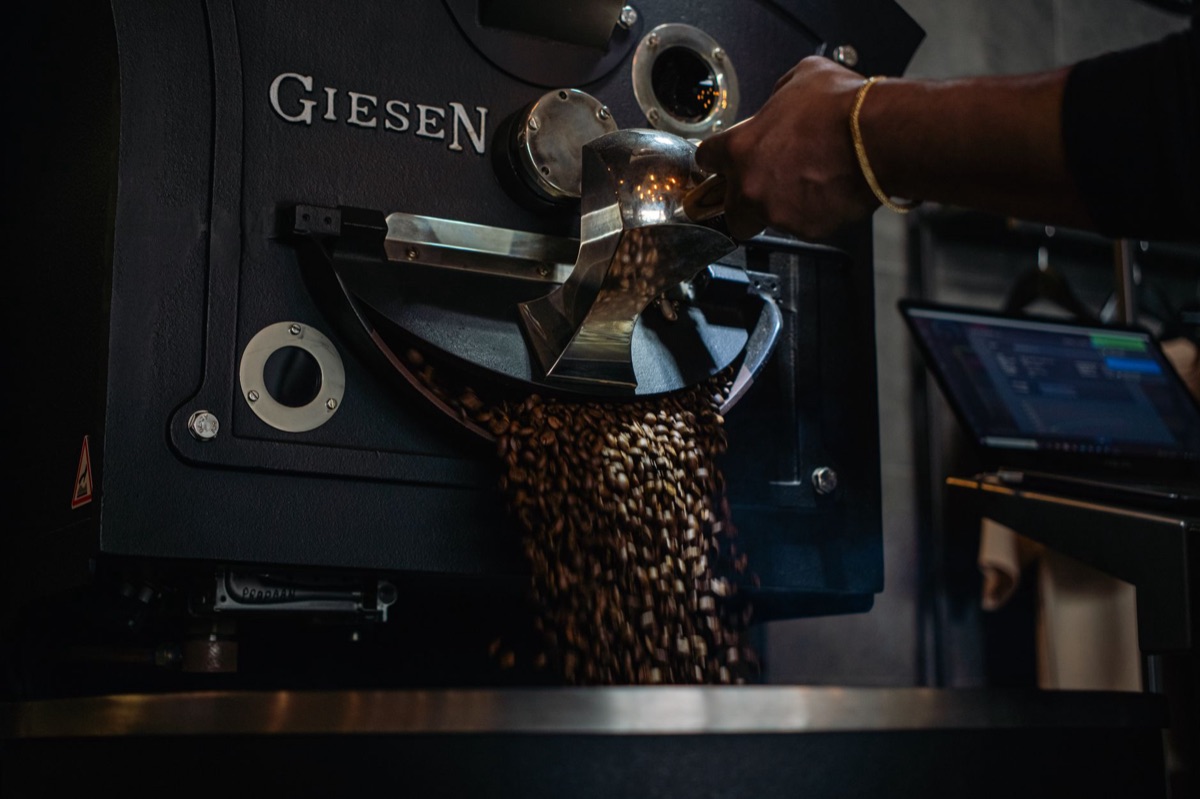 Café en una máquina de hervido