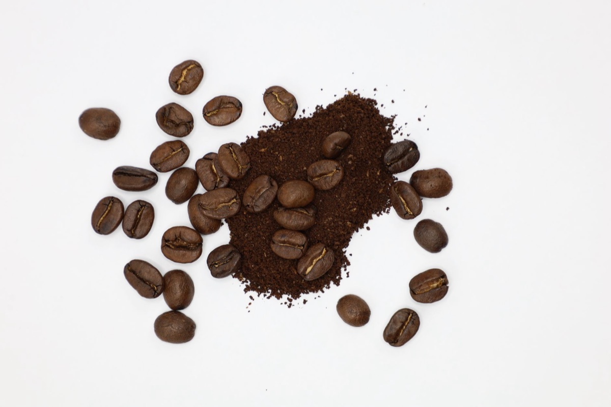 Side by side view of Arabica and Robusta coffee beans