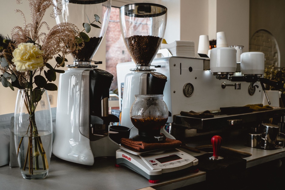 La tradición sueca: una cafetería con máquina de café vintage