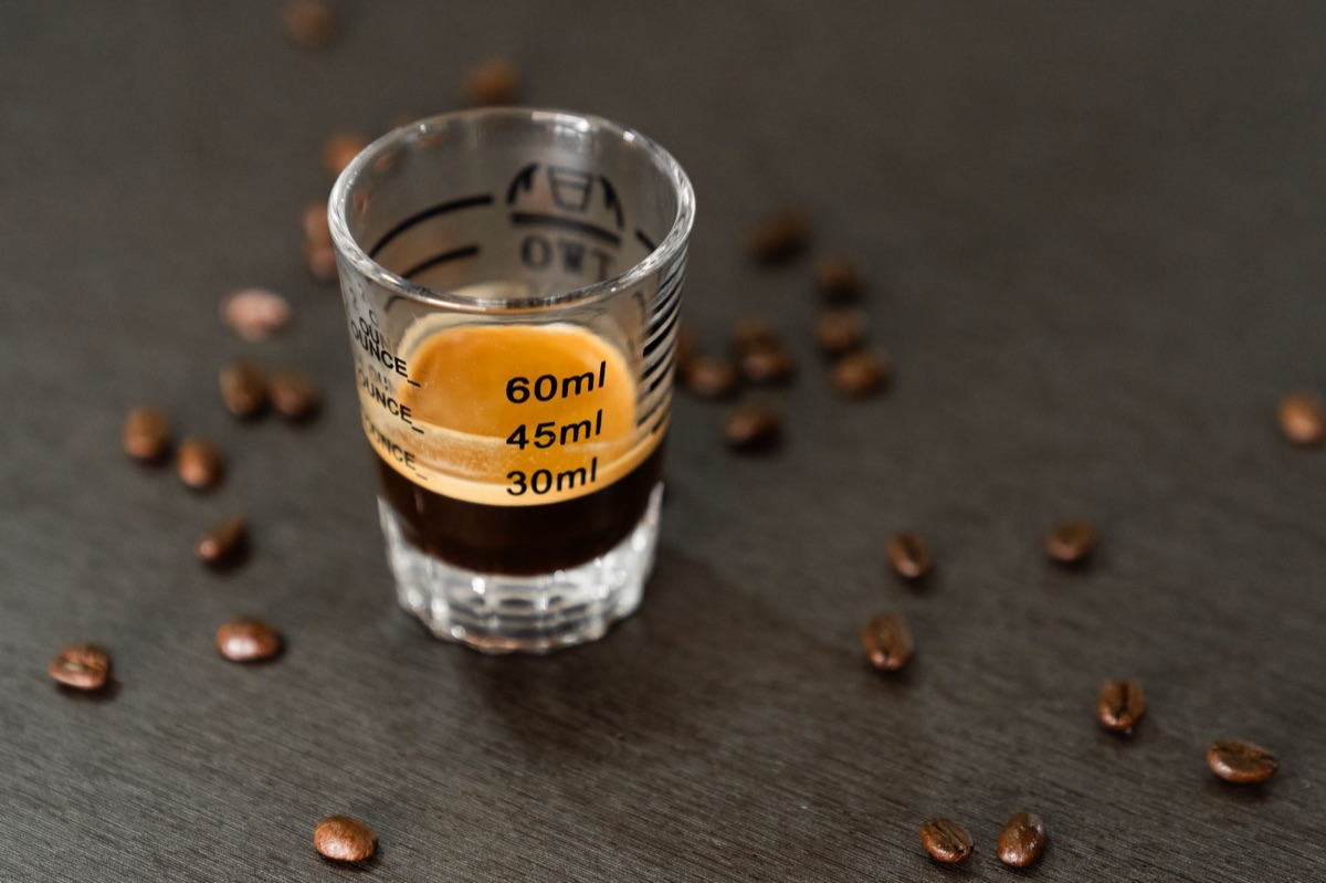 Kaffee-Mehl- und Maßzylinder