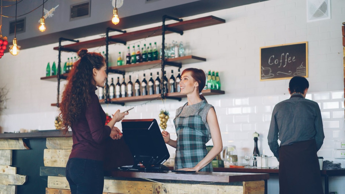 interior de café com barista