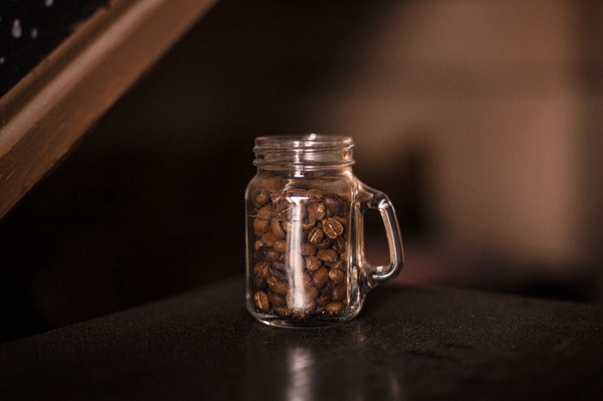 feijão de café em vidro