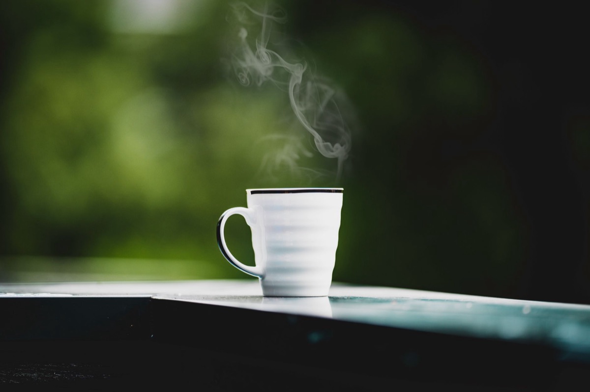 咖啡杯與蒸汽