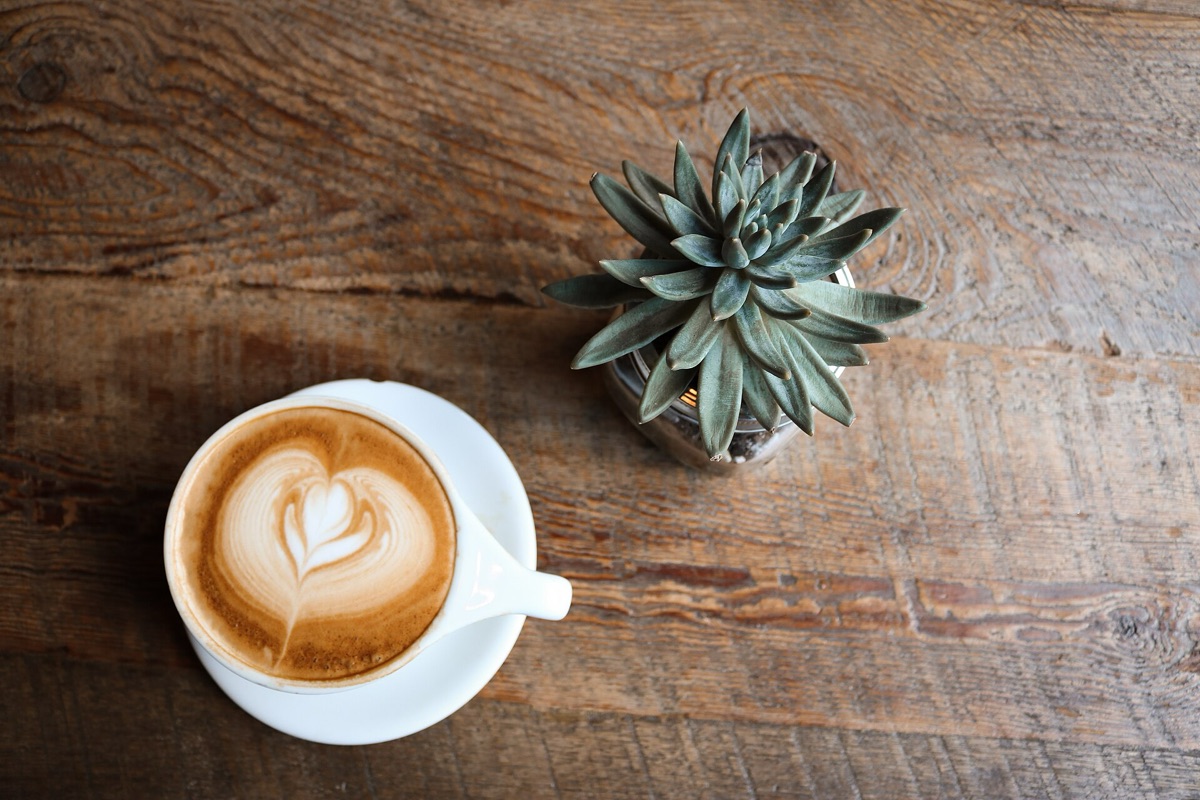 oude koffiepot en zilveren zilten