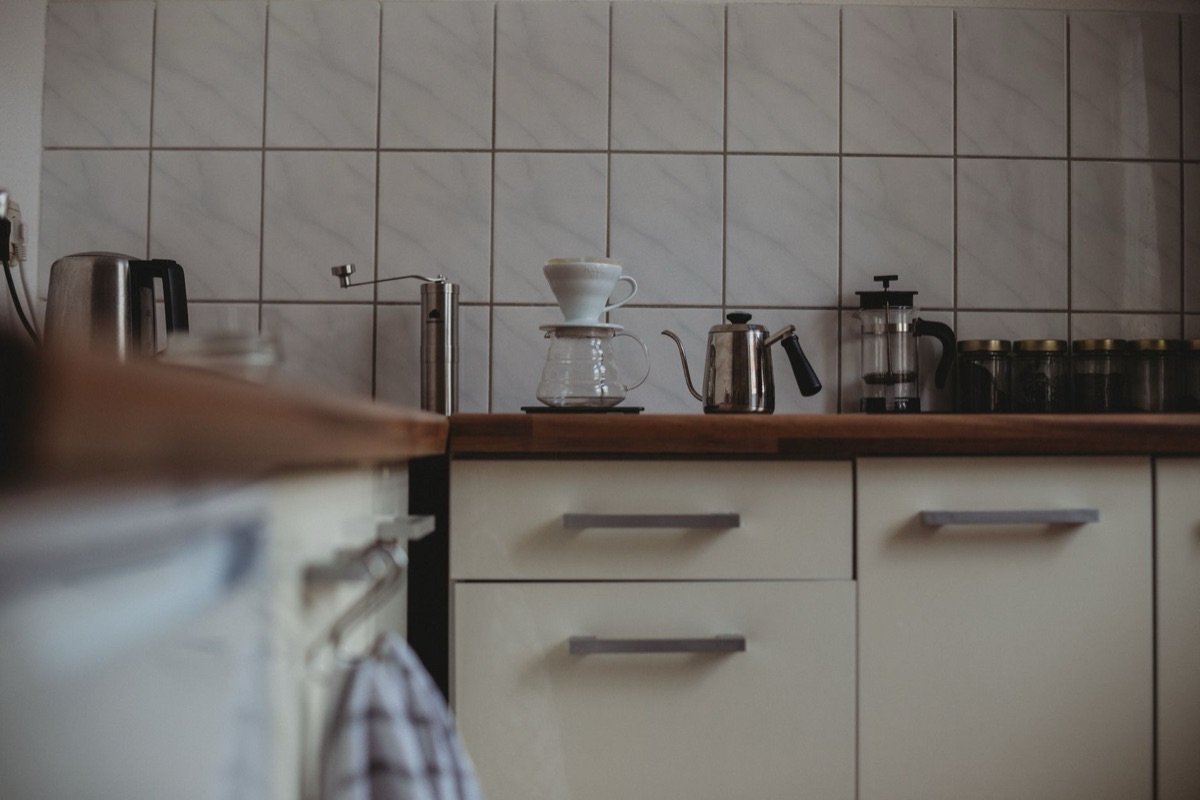 Equipo profesional para la preparación de café en casa.