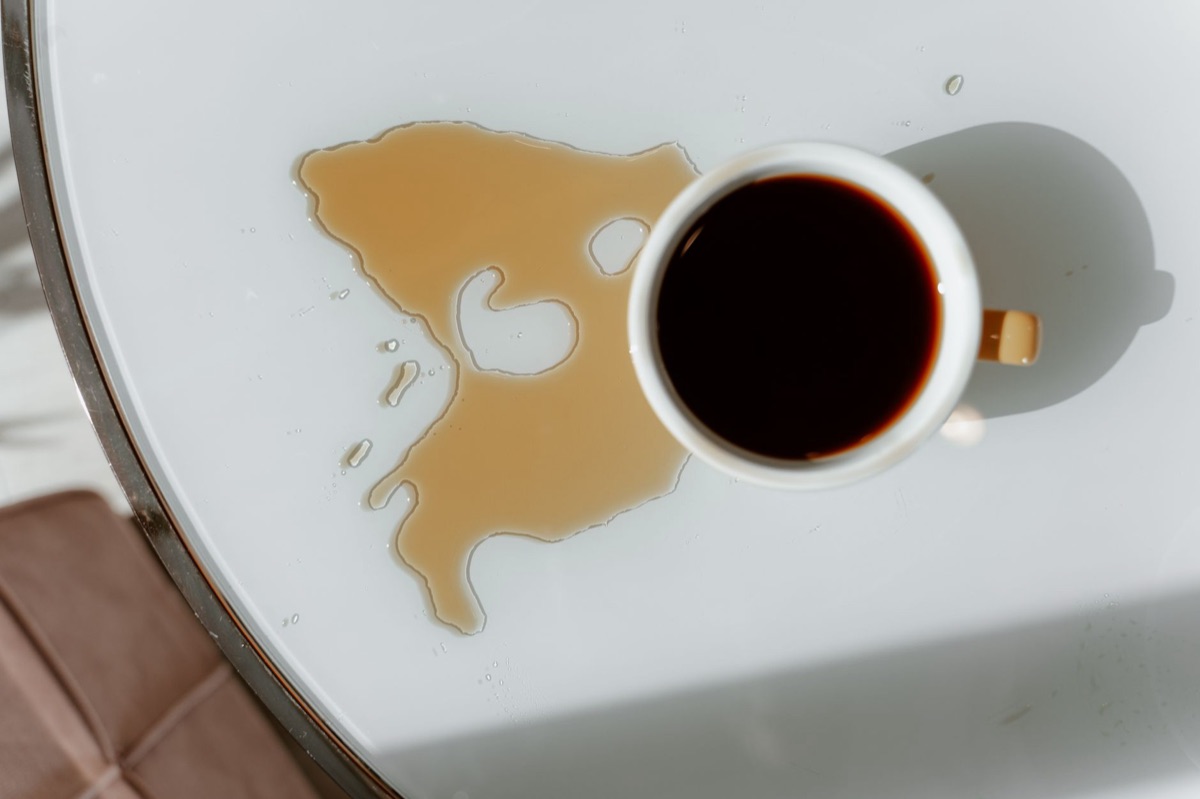 舊扎爾夫杯帶有咖啡痕跡